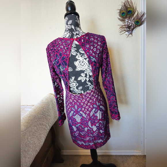 Boohoo stunning lacey long sleeved red & blue backless dress (Size 10) 💙👗🩷👗 - Picture 4 of 16